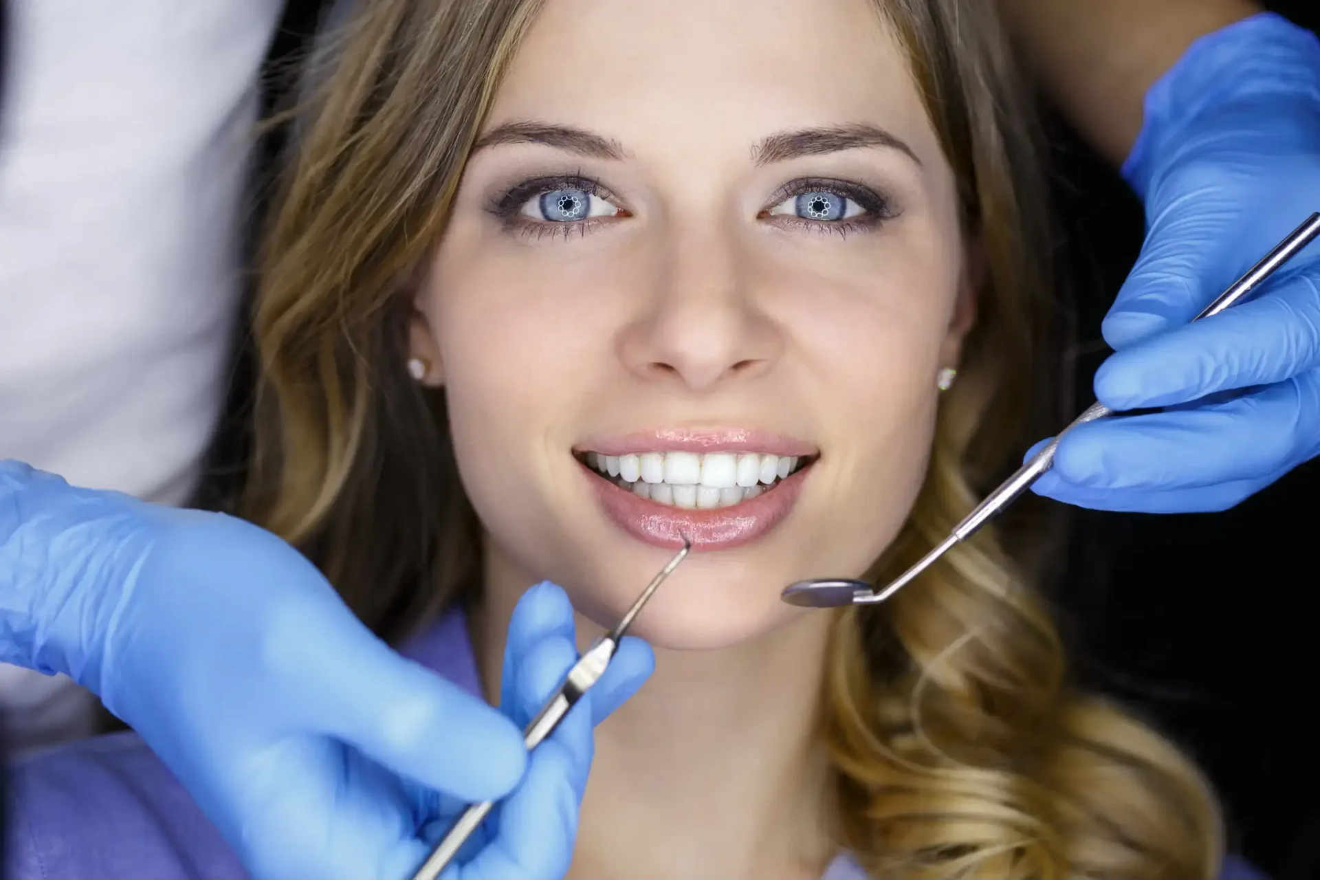 Close-up periodontal examination with dental mirror
